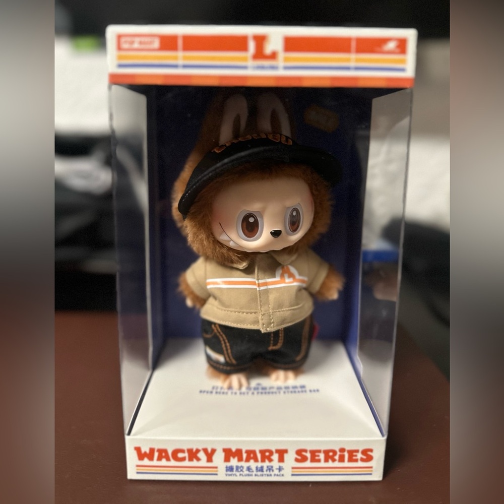 Wacky Mart Manager Labubu - Picture 4 of 6